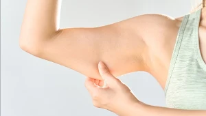 Te proste ćwiczenia pomogą ci skutecznie pozbyć się tłuszczu z ramion