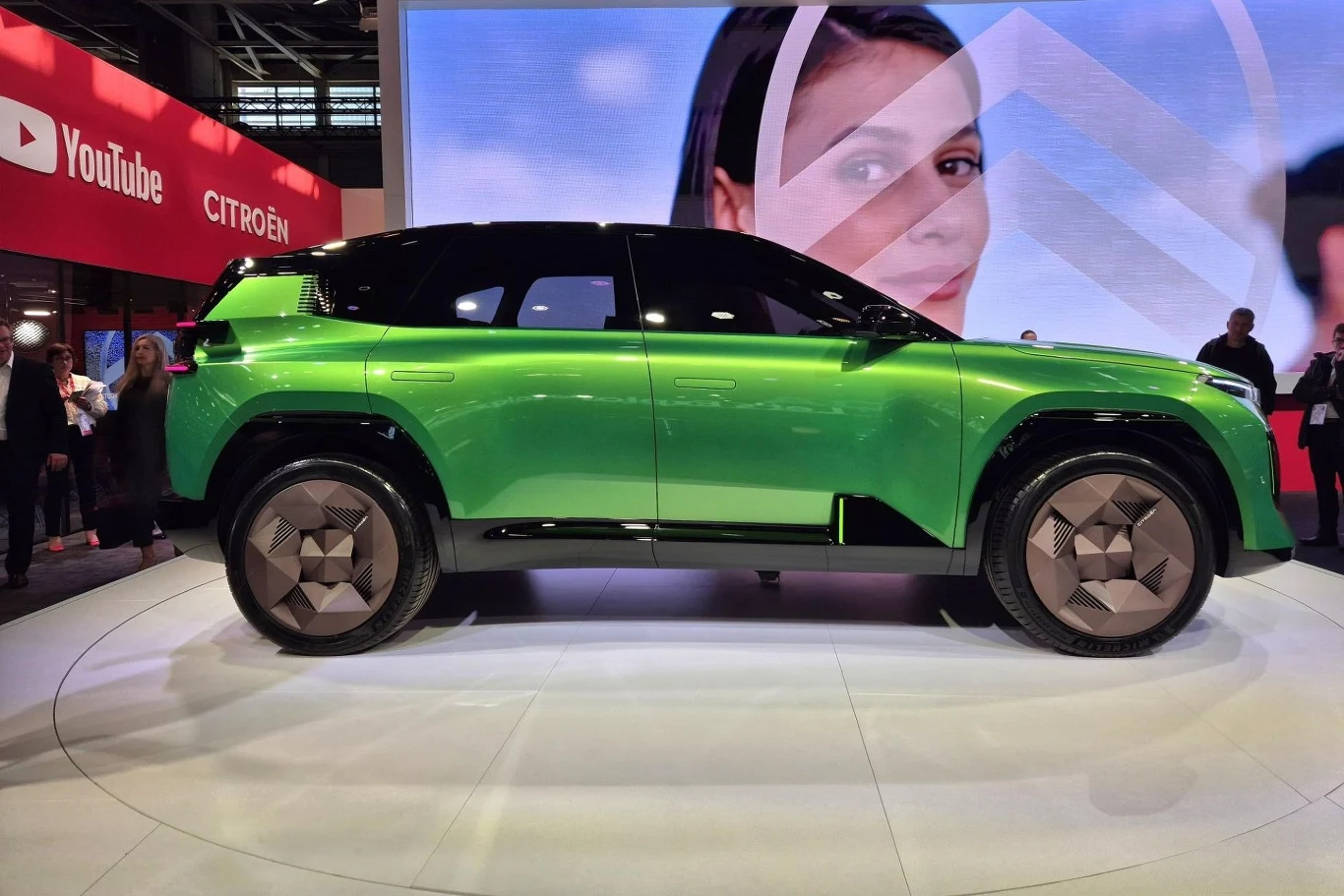 Citroen C5 Aircross Concept zbudowany jest na nowej platformie koncernu Stellantis - STLA Medium. Seryjny C5 Aircross będzie pierwszym modelem francuskiej marki, który zostanie na niej zbudowany.