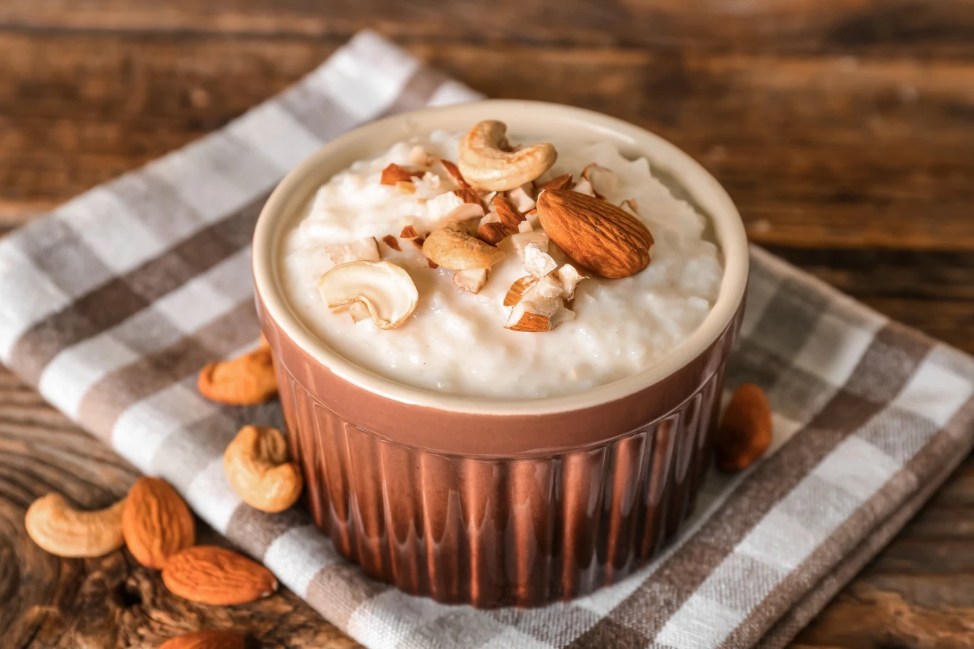 Ulubione orzechy to idealne dodatek do śniadania. Są zdrowe i zapewnią nam energii na długo Ulubione orzechy to idealne dodatek do śniadania. Są zdrowe i zapewnią nam energii na długo