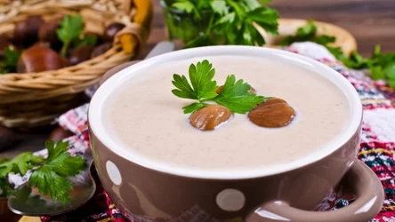Zupa z kasztanów jadalnych jest aromatyczna i rozgrzewająca