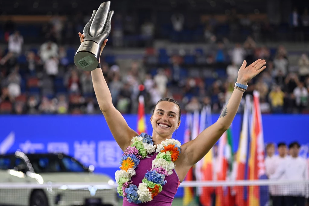 Aryna Sabalenka z trofeum WTA Wuhan Aryna Sabalenka z trofeum WTA Wuhan