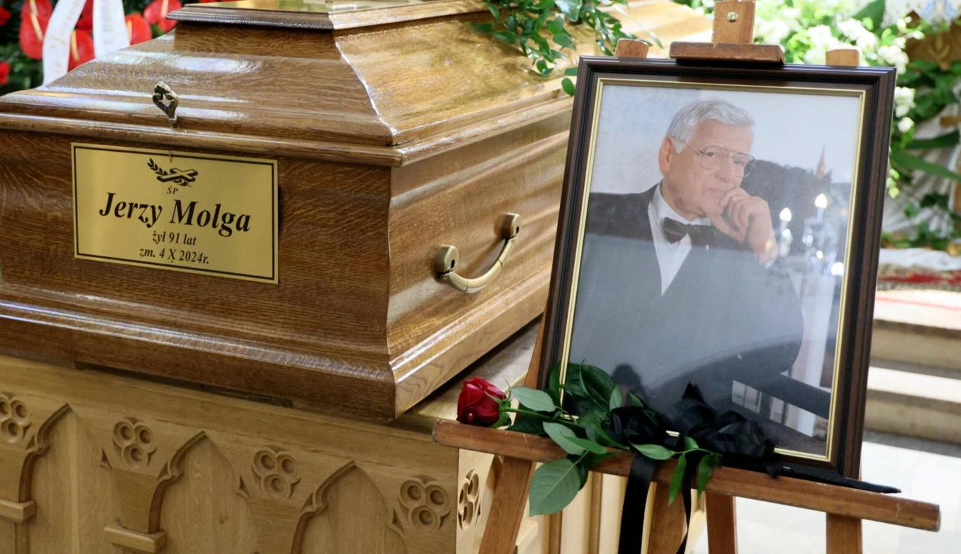 Skromny pogrzeb Jerzego Molgi. Gwiazdora żegnali najbliżsi. Skromny pogrzeb Jerzego Molgi. Gwiazdora żegnali najbliżsi.
