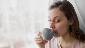 Męczy cię kaszel? Dodaj odrobinę tej przyprawy do herbaty