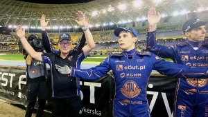 Biegał za nim z kontraktem. Żarty się skończyły, skład się sypie