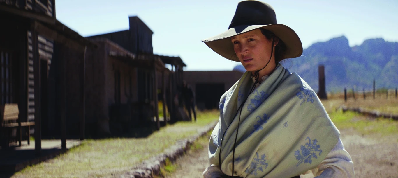 Vicky Krieps w filmie "The Dead Don’t Hurt"