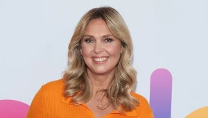 Najlepsza kurtka na jesień dla dojrzałych kobiet. Nosi ją Ewa Wachowicz 