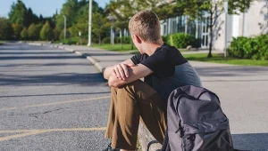 Eksperci biją na alarm. Ponad połowa nastolatków sięgnęła po papierosa