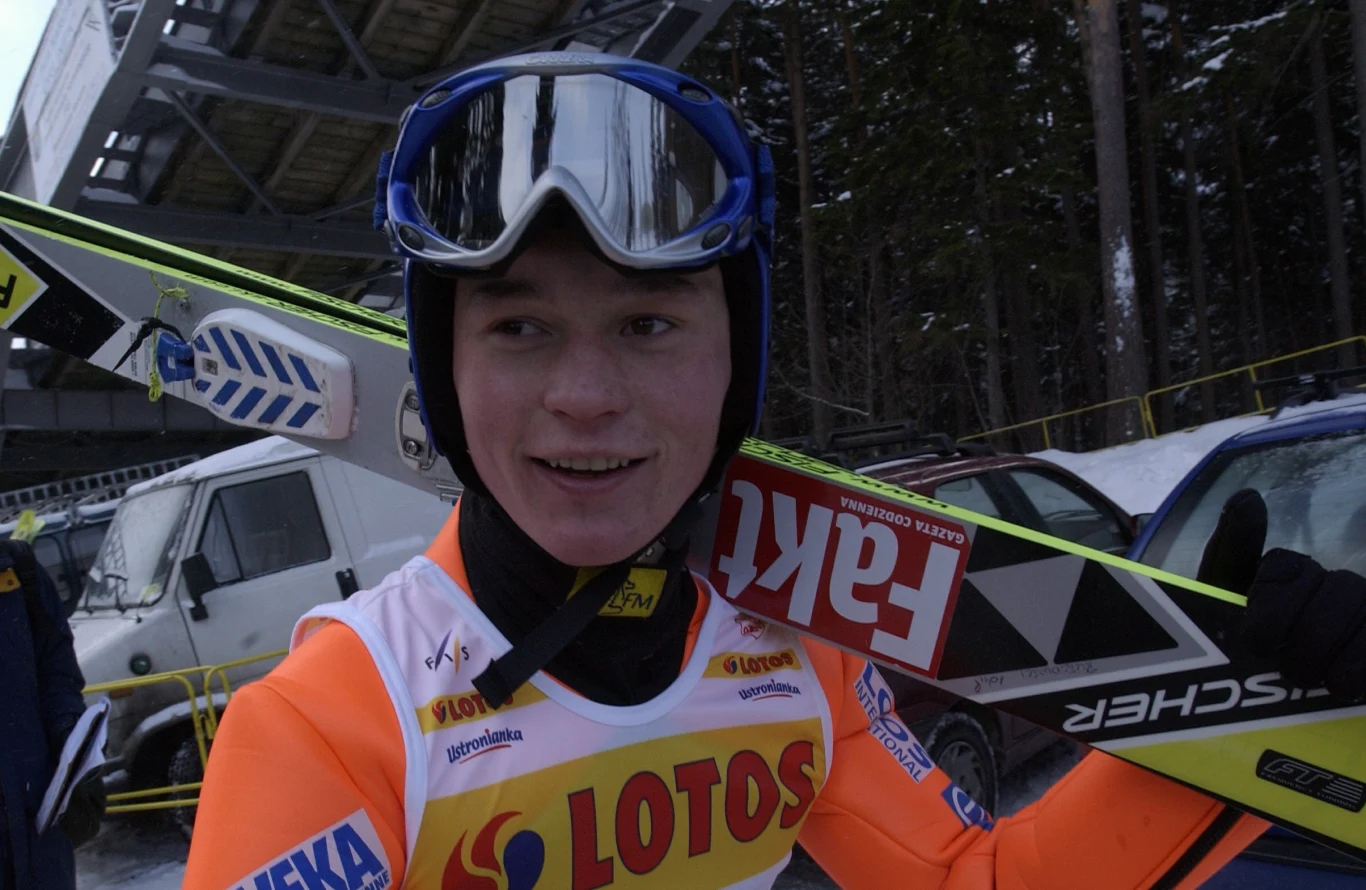 Mateusz Rutkowski (1986-2024), zmarły 7 stycznia - skoczek narciarski. Mistrz świata juniorów oraz wicemistrz świata drużynowy juniorów z 2004 roku Mateusz Rutkowski (1986-2024), zmarły 7 stycznia - skoczek narciarski. Mistrz świata juniorów oraz wicemistrz świata drużynowy juniorów z 2004 roku