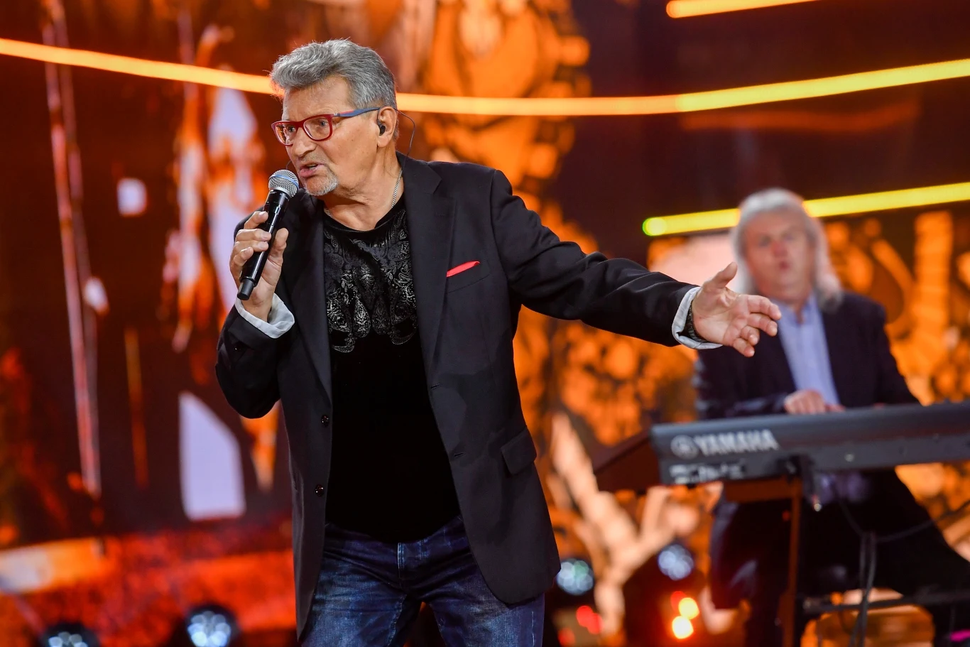 Jacek Zieliński (1946-2024), zmarły 6 maja - wokalista, trębacz, skrzypek, jak i aranżer. Współtwórca zespołu Skaldowie. Laureat złotego medalu "Zasłużony Kulturze Gloria Artis" Jacek Zieliński (1946-2024), zmarły 6 maja - wokalista, trębacz, skrzypek, jak i aranżer. Współtwórca zespołu Skaldowie. Laureat złotego medalu "Zasłużony Kulturze Gloria Artis"