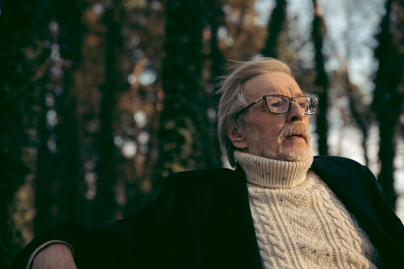 Zbigniew Mikołejko (1954-2024), zmarły 15 kwietnia - filozof i historyk religii, eseista, poeta, pedagog. Autor prawie tysiąca publikacji w dziewięciu językach. Wyróżniony m.in. Srebrnym Medalem "Zasłużony Kulturze Gloria Artis" Zbigniew Mikołejko (1954-2024), zmarły 15 kwietnia - filozof i historyk religii, eseista, poeta, pedagog. Autor prawie tysiąca publikacji w dziewięciu językach. Wyróżniony m.in. Srebrnym Medalem "Zasłużony Kulturze Gloria Artis"