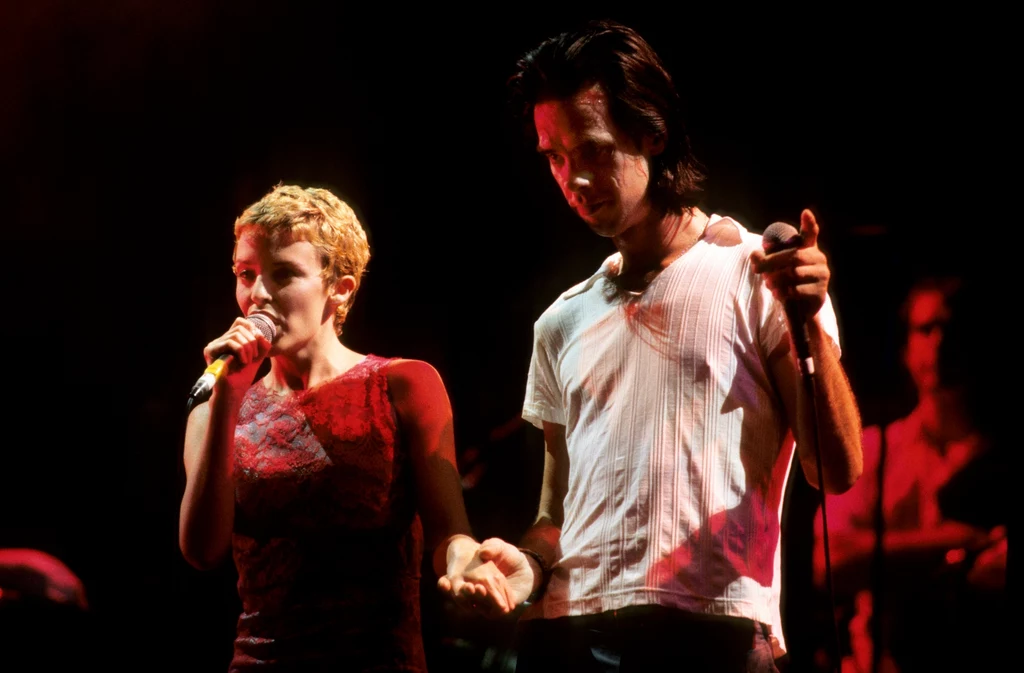 Nick Cave i Kylie Minogue wykonują wspólnie "Where The Wild Roses Grow" 