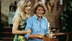 Christina Applegate i Amanda Bearse na planie serialu "Świat według Bundych"