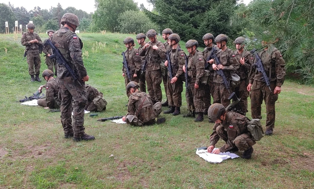 MON zaprasza na "Wakacje z wojskiem". Można zarobić 6 tys. zł