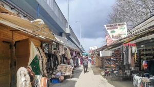 Wiele ze straganów na Gubałówce to samowole budowlane