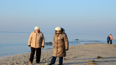 Dąbki to nadmorskie uzdrowisko, które uwielbiają seniorzy. Co ma do zaoferowania?