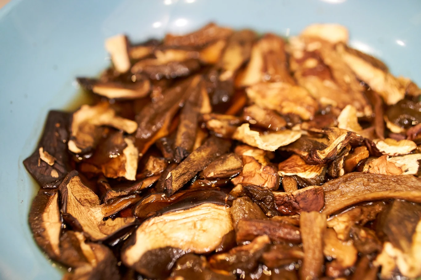 Aromatyczny barszcz grzybowy to doskonała jesienna potrawa. Aromatyczny barszcz grzybowy to doskonała jesienna potrawa.