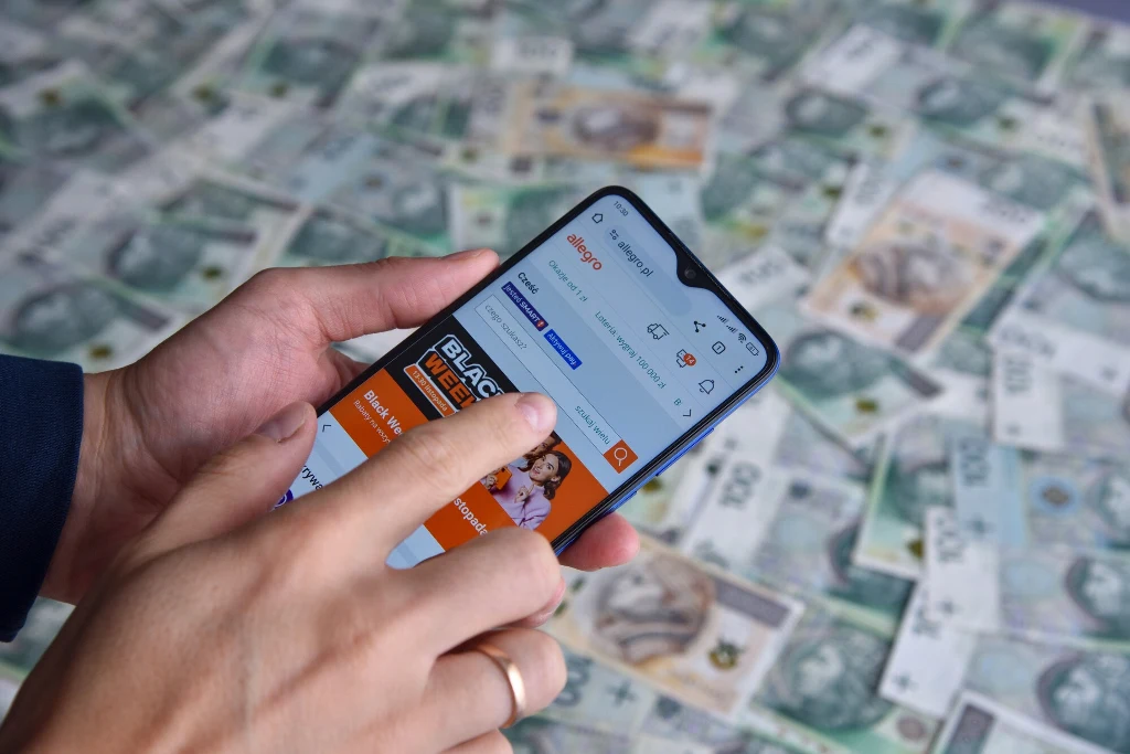 Dyrektywa DAC7 ma dawać KAS większe możliwości kontroli nad sprzedażą online