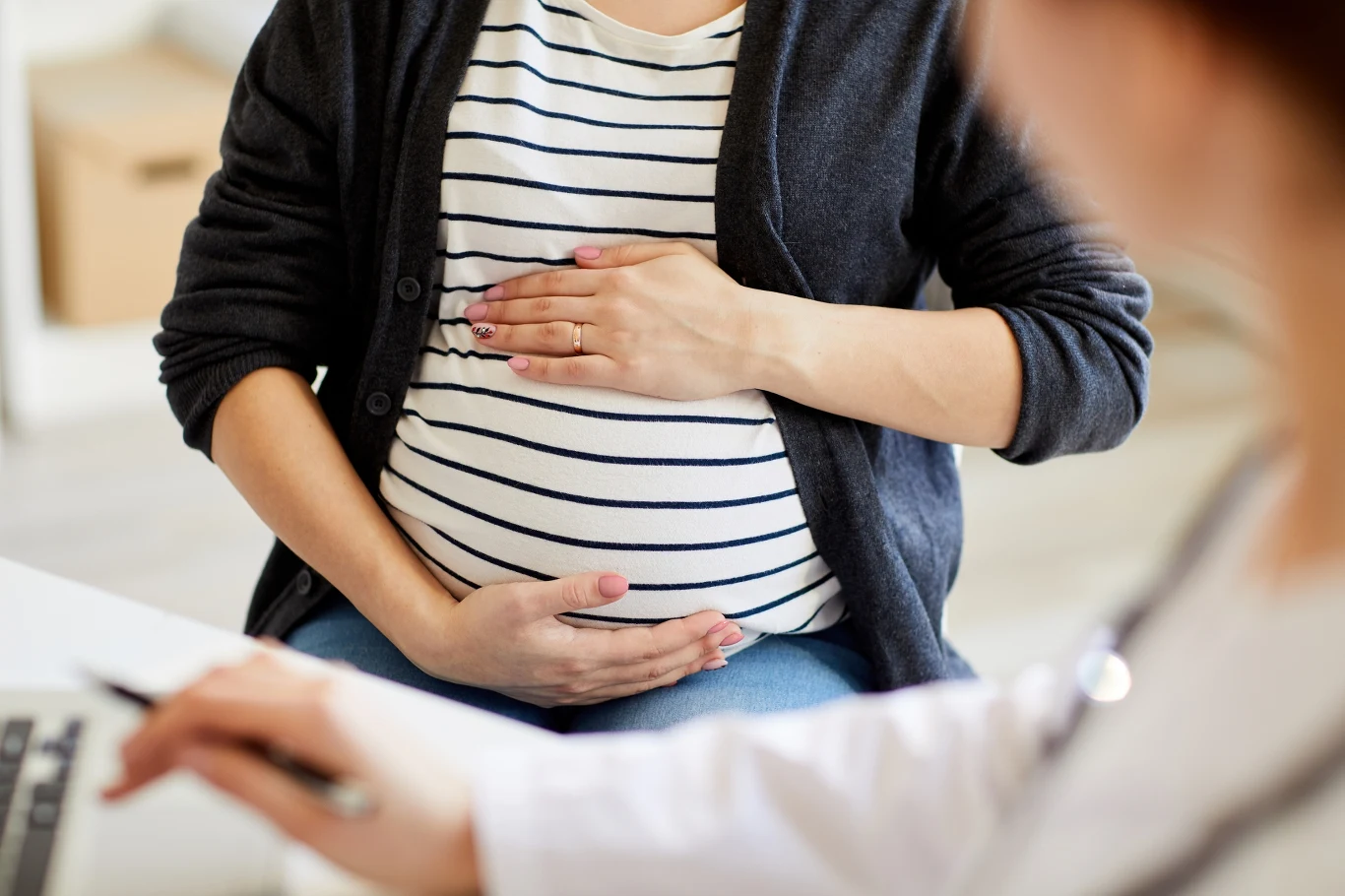 Kobiety w ciąży mogą od 15 października bezpłatnie zaszczepić się przeciwko krztuścowi w przychodniach podstawowej opieki zdrowotnej Kobiety w ciąży mogą od 15 października bezpłatnie zaszczepić się przeciwko krztuścowi w przychodniach podstawowej opieki zdrowotnej