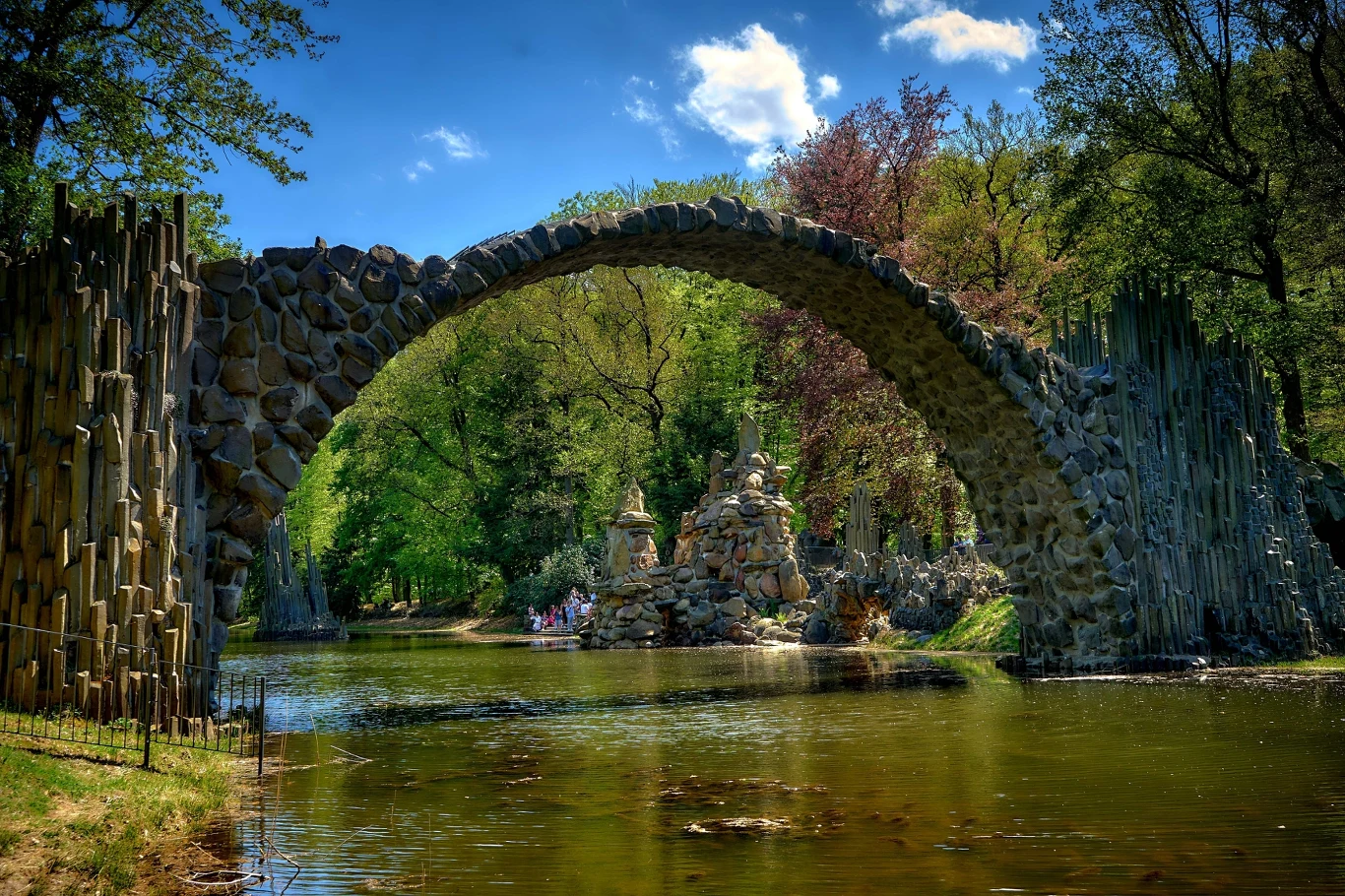 Park Mużakowski jest jednym z piękniejszych w Polsce. Ma sporo do zaoferowania. Park Mużakowski jest jednym z piękniejszych w Polsce. Ma sporo do zaoferowania.