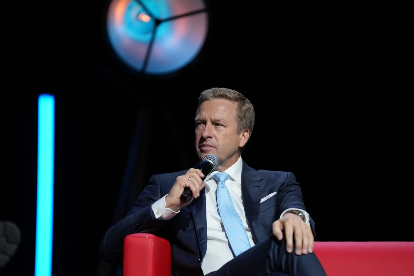 Olivier Zipse na salonie w Paryżu uznał zakaz rejestracji samochodów spalinowych za nierealny