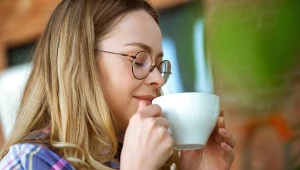 Pij filiżankę dziennie. Uspokaja lepiej niż melisa i zapewnia zdrowy sen 