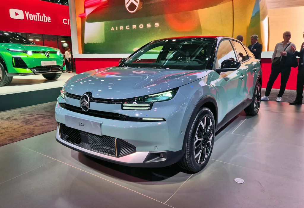 Citroen C4 i C4 X zostały dostosowane do nowej filozofii stylistycznej francuskiej marki.