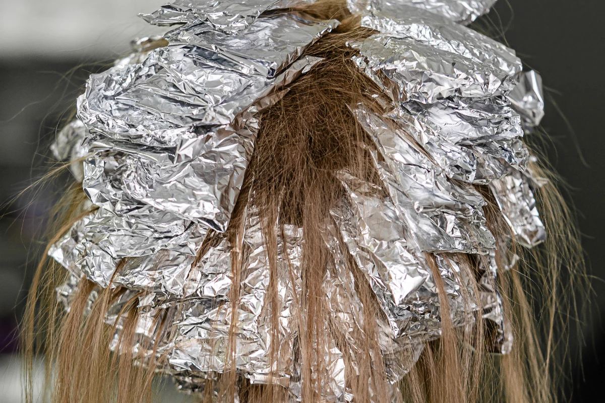 Zawiń włosy w folię. Efekt zobaczysz natychmiastowo Zawiń włosy w folię. Efekt zobaczysz natychmiastowo