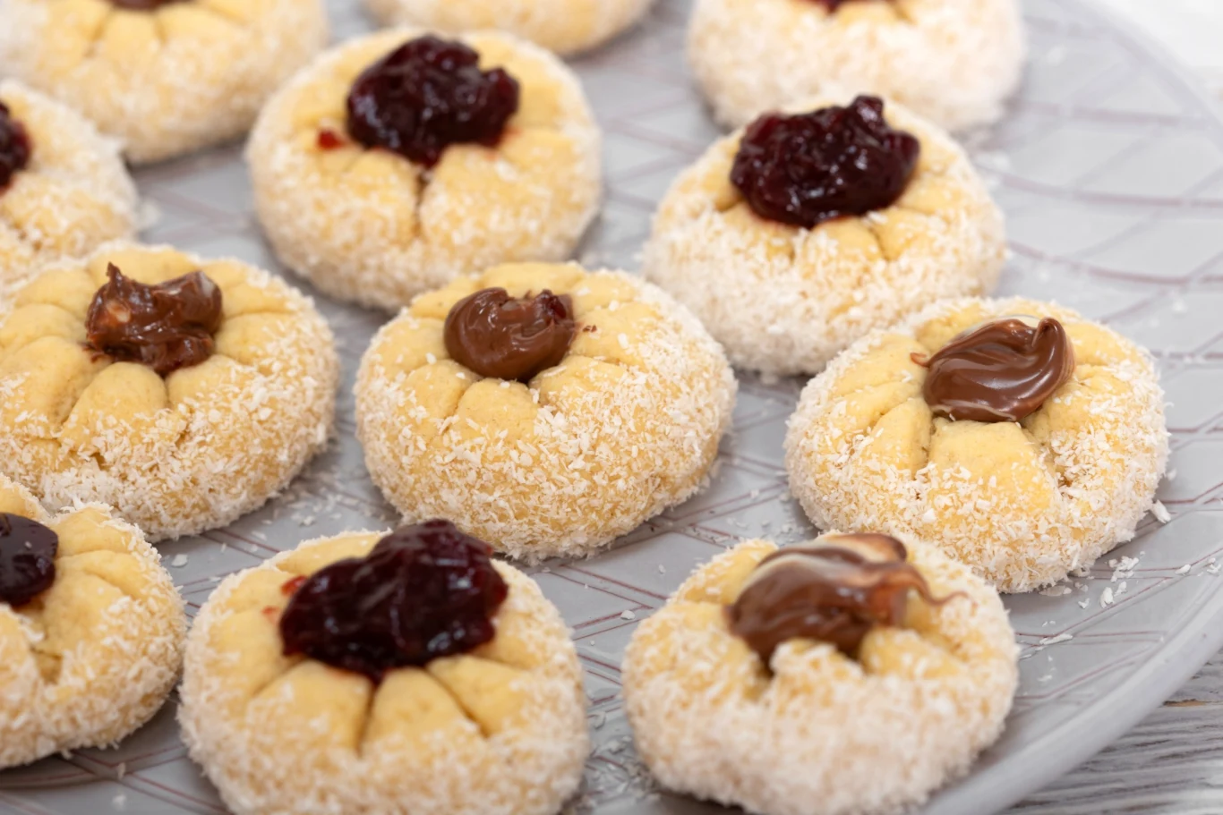 Ciasteczka kokosowe mogą być wypełnione różnymi nadzieniami Ciasteczka kokosowe mogą być wypełnione różnymi nadzieniami