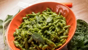 Cięte kluseczki z awokado to moje nowe kulinarne odkrycie. Z czosnkiem i pietruszką to niebo w gębie 