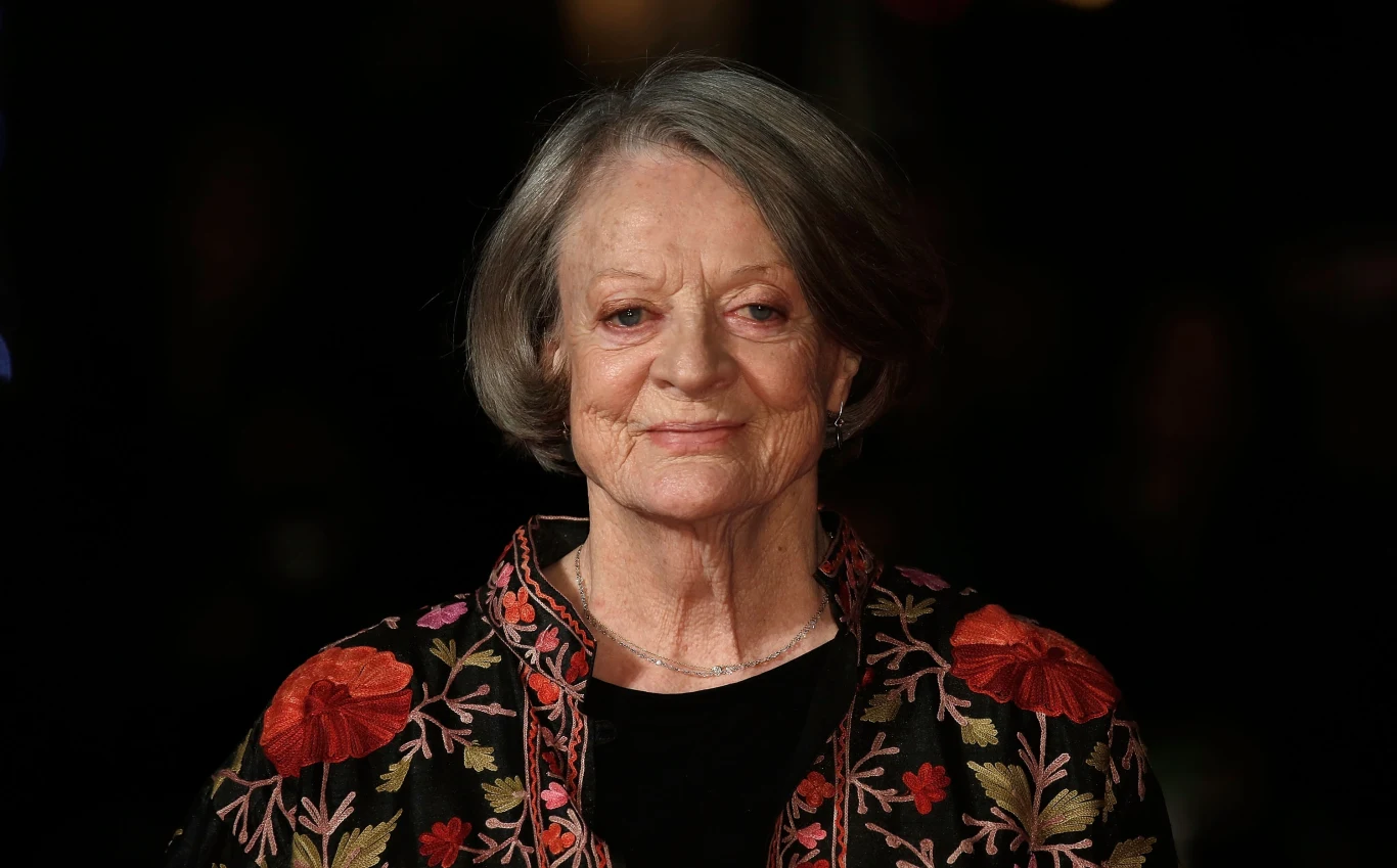 Maggie Smith (1934-2024), zmarła 27 września - brytyjska aktorka filmowa, serialowa i teatralna. Dwukrotna zdobywczyni Oscara. Odznaczona Orderem Imperium Brytyjskiego Maggie Smith (1934-2024), zmarła 27 września - brytyjska aktorka filmowa, serialowa i teatralna. Dwukrotna zdobywczyni Oscara. Odznaczona Orderem Imperium Brytyjskiego