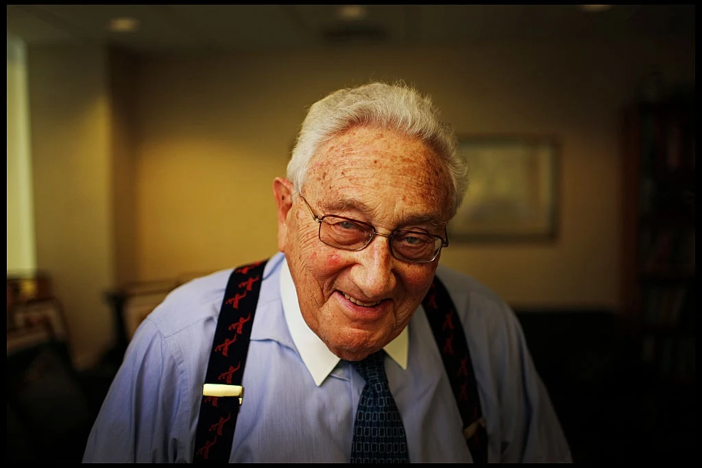 Henry Kissinger (1923-2023), zmarły 29 listopada - amerykański politolog, dyplomata, polityk. Doradca ds. bezpieczeństwa narodowego USA w latach 1969-1975. Sekretarz stanu w latach 1973-1977. Laureat Pokojowej Nagrody Nobla w 1973 roku Henry Kissinger (1923-2023), zmarły 29 listopada - amerykański politolog, dyplomata, polityk. Doradca ds. bezpieczeństwa narodowego USA w latach 1969-1975. Sekretarz stanu w latach 1973-1977. Laureat Pokojowej Nagrody Nobla w 1973 roku