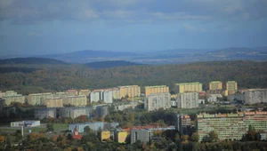 Wałbrzych jest jednym z miejsc objętych alertem IMGW drugiego stopnia dotyczącego silnego wiatru. Tereny bardziej na północ objęte są ostrzeżeniem pierwszego stopnia