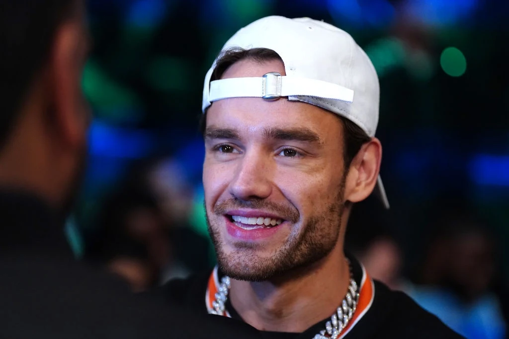 Liam Payne (1993-2024), zmarły 16 października - brytyjski piosenkarz, autor tekstów i model. Były członek boysbandu One Direction Liam Payne (1993-2024), zmarły 16 października - brytyjski piosenkarz, autor tekstów i model. Były członek boysbandu One Direction