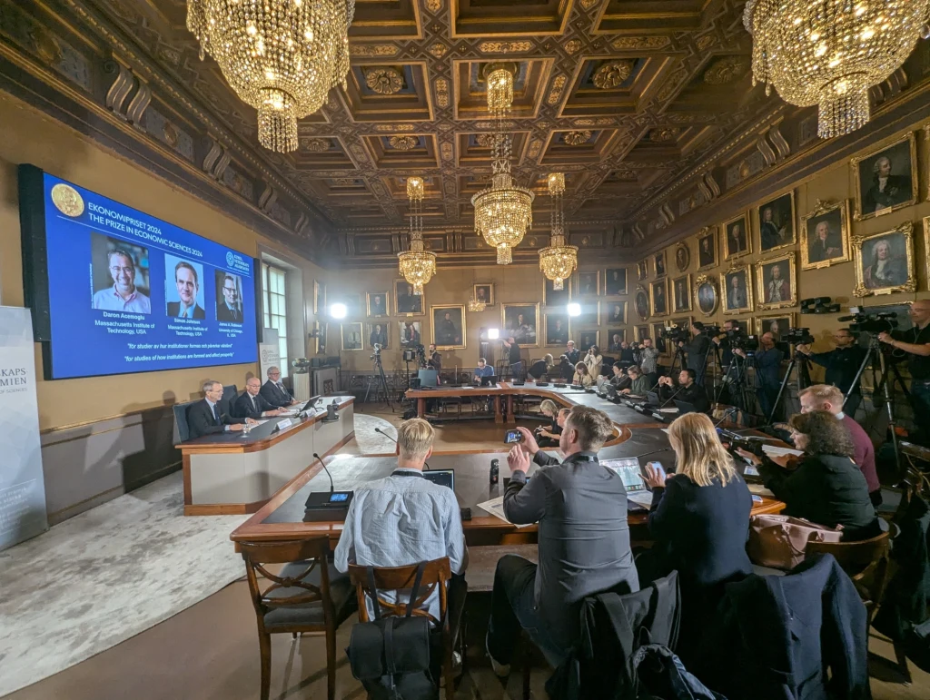 Nobla z ekonomii otrzymali w tym roku Daron Acemoglu, James Robinson i Simon Johnson Nobla z ekonomii otrzymali w tym roku Daron Acemoglu, James Robinson i Simon Johnson