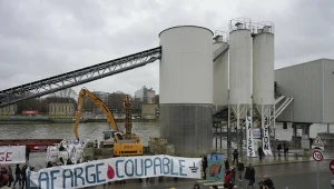 Producent cementu stanie przed sądem za terroryzm. Ma oddział także w Polsce