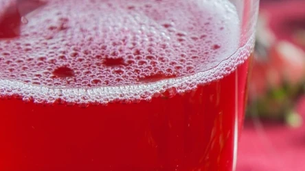Sok z malin ma duży wpływ na nasz organizm