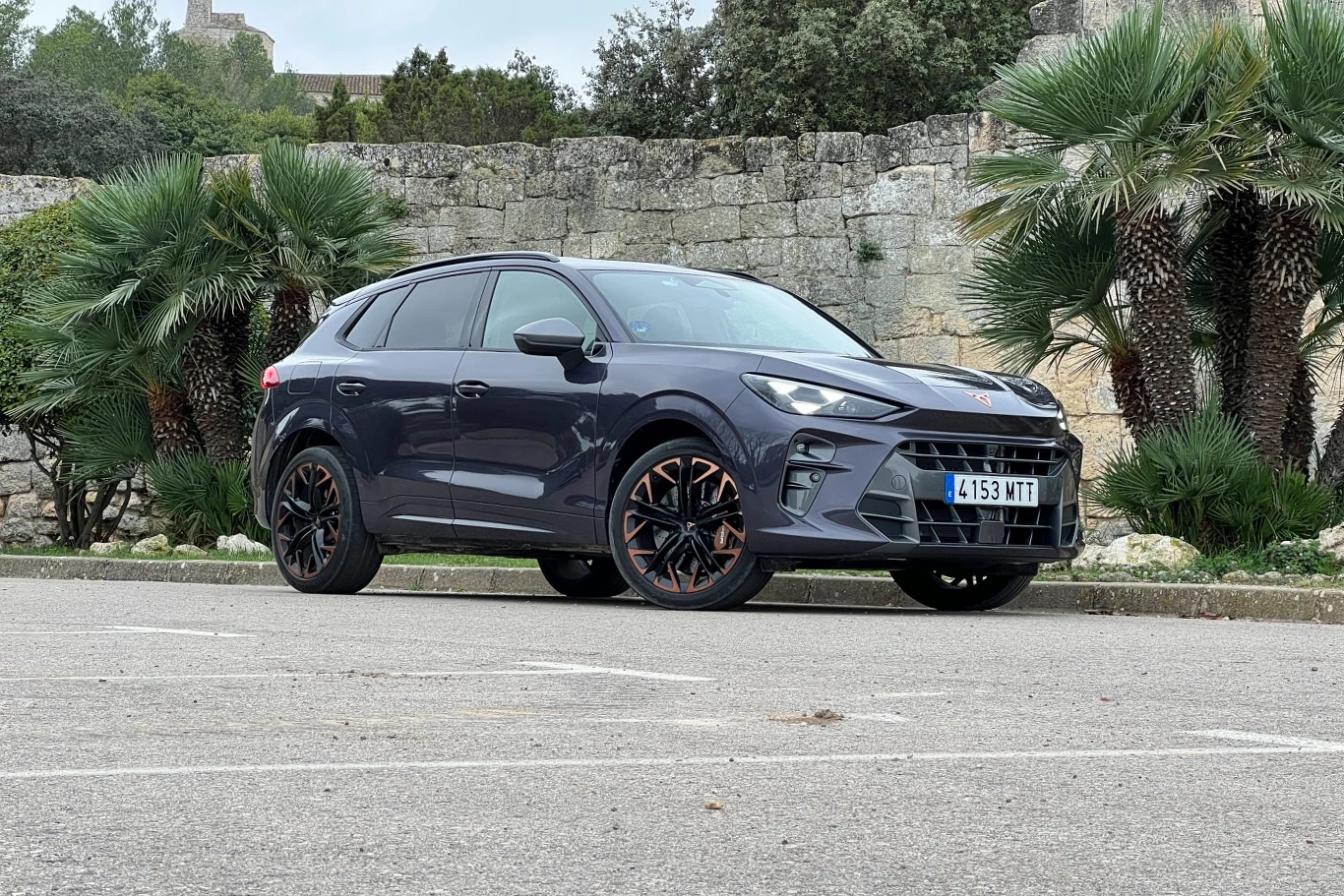 Auto wyjeżdża z salonu na obręczach w rozmiarach od 18 do 20 cali