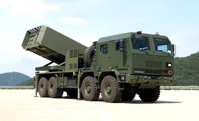 Polscy żołnierze mają już 35 systemów artylerii rakietowej K-239 Chumnoo / fot. Jelcz/Hanwha Aerospace Polscy żołnierze mają już 35 systemów artylerii rakietowej K-239 Chumnoo / fot. Jelcz/Hanwha Aerospace