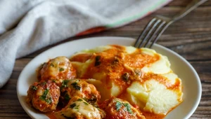 Rewelacyjny obiad na 2 dni. Soczyste mięso, aromatyczny sos i kremowe purée