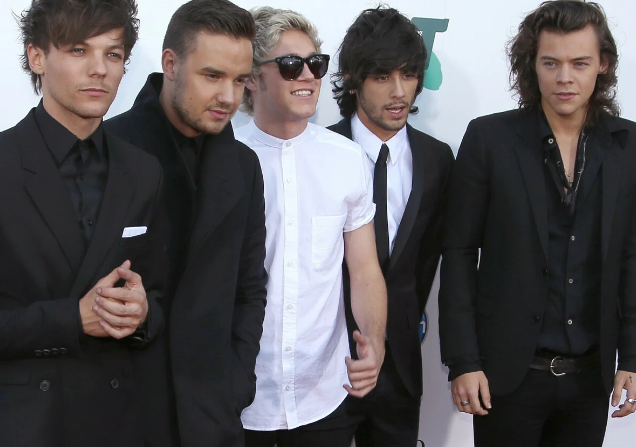 (Od lewej) Louis Tomlinson, Liam Payne, Niall Horan, Zayn Malik, Harry Styles (Od lewej) Louis Tomlinson, Liam Payne, Niall Horan, Zayn Malik, Harry Styles