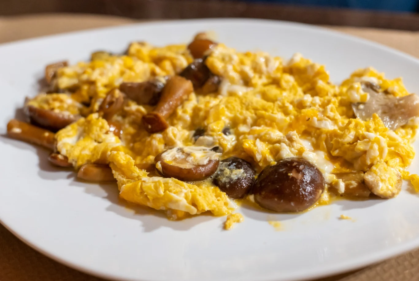 Jajecznica z rydzami jest obłędnie pyszna Jajecznica z rydzami jest obłędnie pyszna