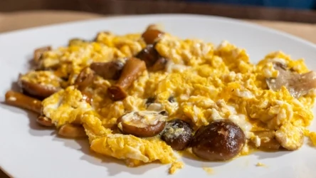 Jajecznica z rydzami jest obłędnie pyszna