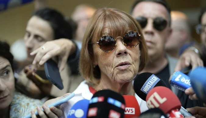 We Francji trwa jeden z najgłośniejszych procesów od lat. Gisèle Pelicot (na zdj.) na każdej rozprawie patrzy swoim oprawcom w oczy