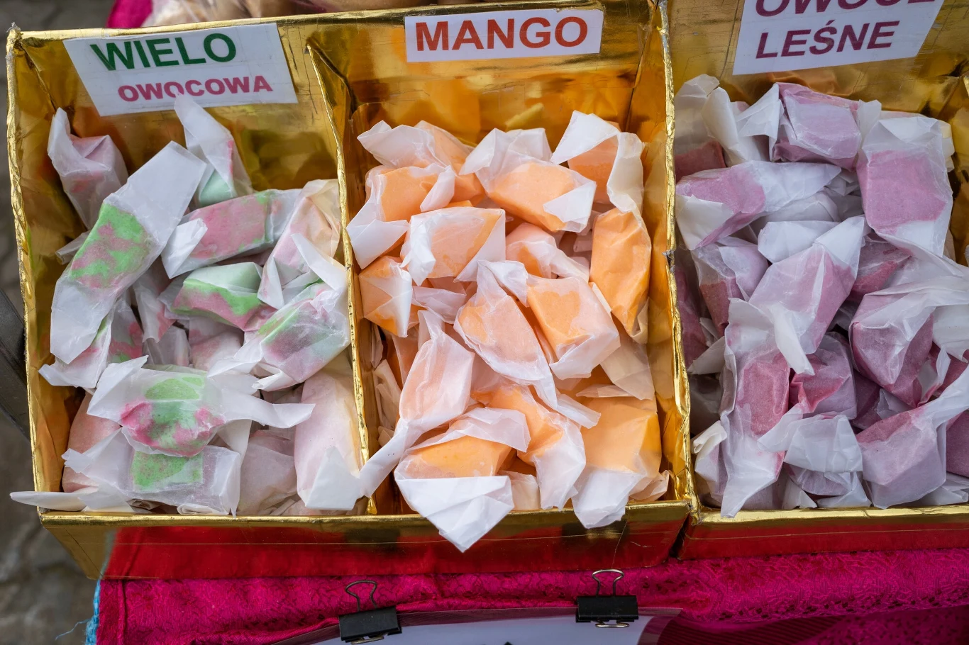 Dziś pańskie skórki są sprzedawane w Warszawie w wielu różnych smakach