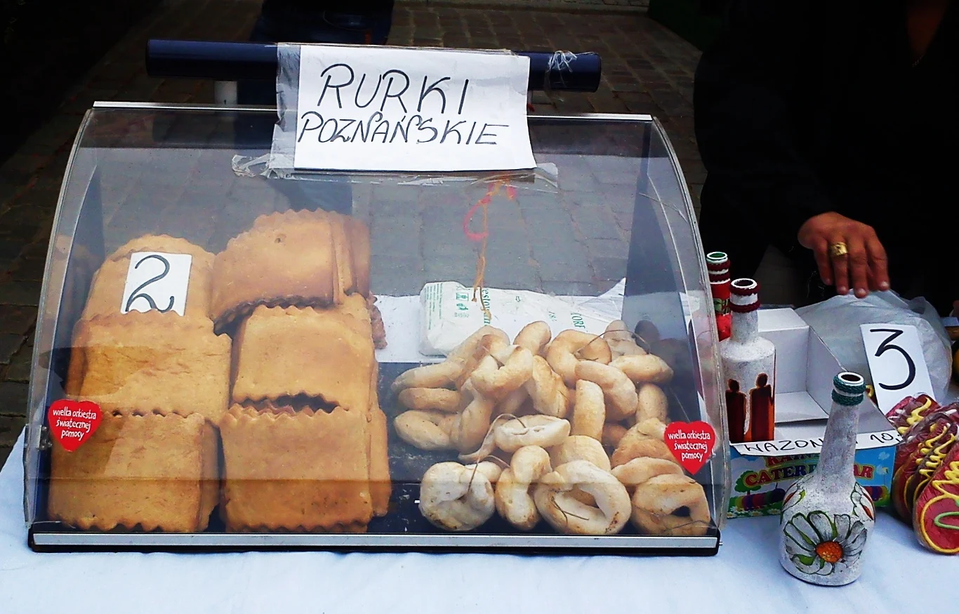 Poznańskie rury (na zdjęciu po lewej) przypominają kształtem dachówki