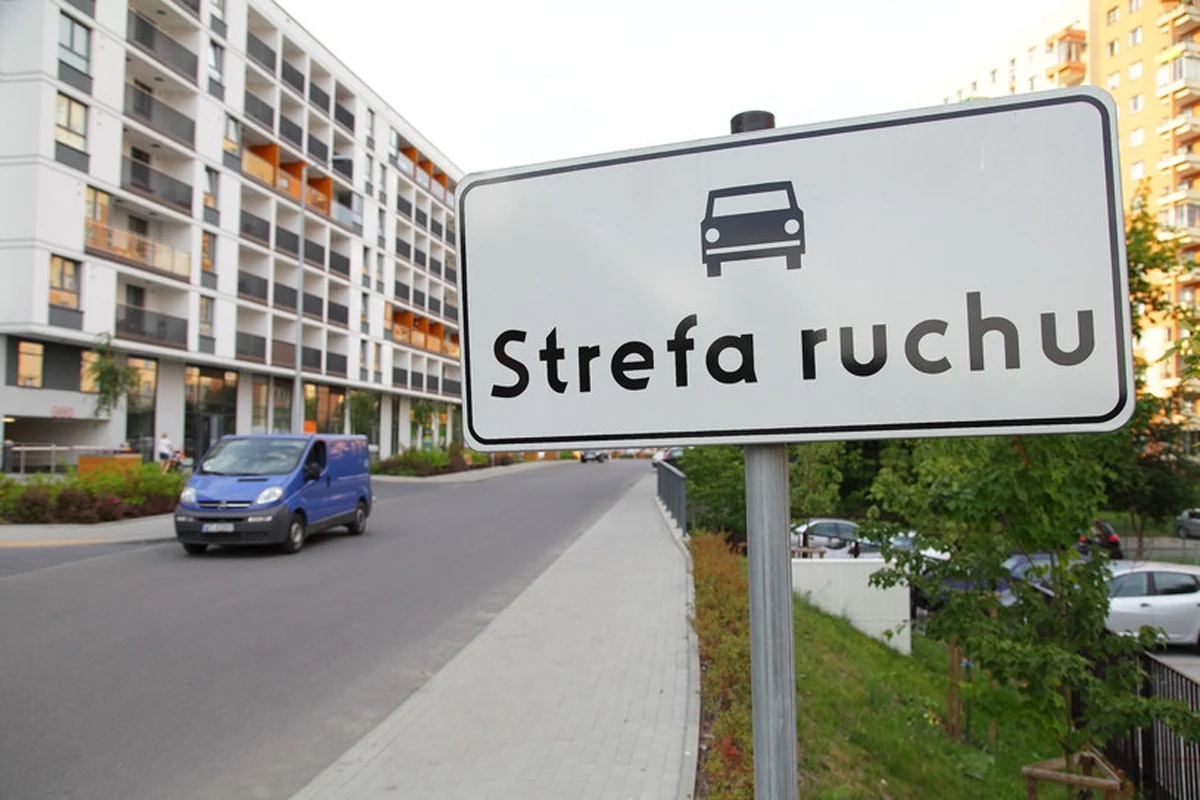 Jakie są plusy ustanowienia strefy ruchu na drodze osiedlowej? Jakie są plusy ustanowienia strefy ruchu na drodze osiedlowej?