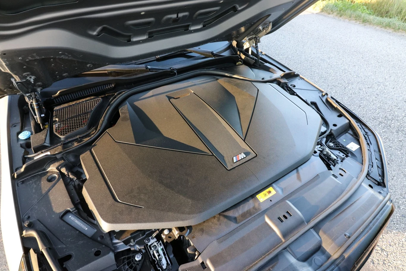 BMW i5 Touring dostępne jest w dwóch wariantach - eDrive40 Touring o mocy 340 KM i M6 xDrive Touring generujące 601 KM.