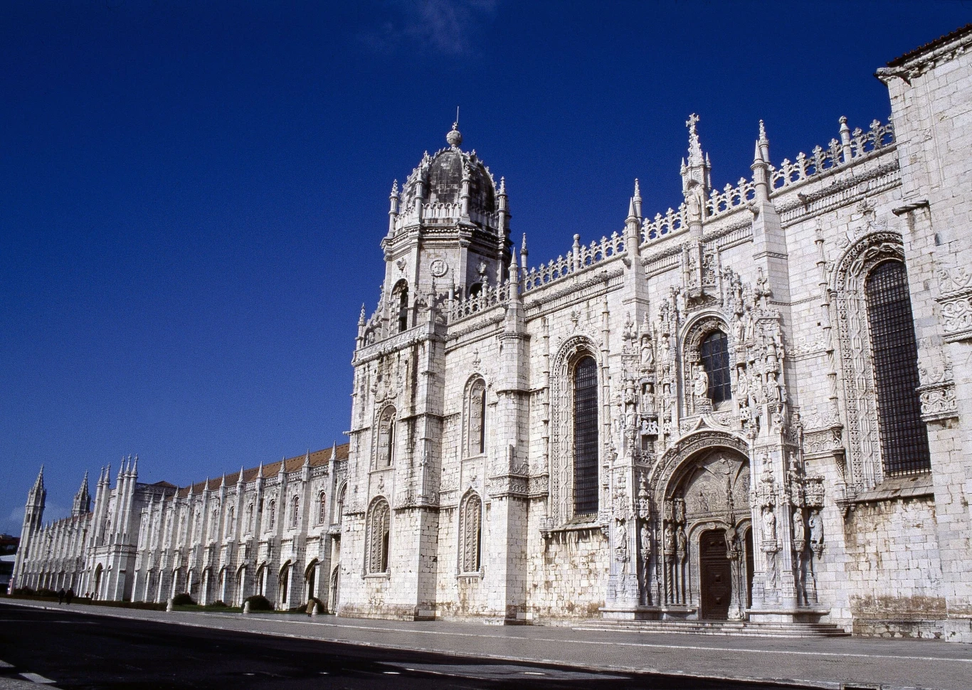 Klasztor Hieronimitów (Mosteiro dos Jerónimos) w lizbońskiej dzielnicy Belém Klasztor Hieronimitów (Mosteiro dos Jerónimos) w lizbońskiej dzielnicy Belém