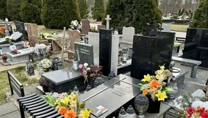 Znicze solarne to "hit sezonu", jeśli chodzi o dekorowanie nagrobków