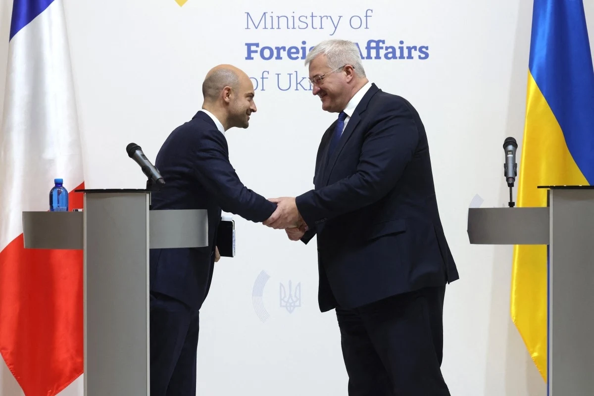 Minister spraw zagranicznych Francji Jean-Noël Barrot spotkał się ze swoim ukraińskim odpowiednikiem Andrijem Sybihą Minister spraw zagranicznych Francji Jean-Noël Barrot spotkał się ze swoim ukraińskim odpowiednikiem Andrijem Sybihą
